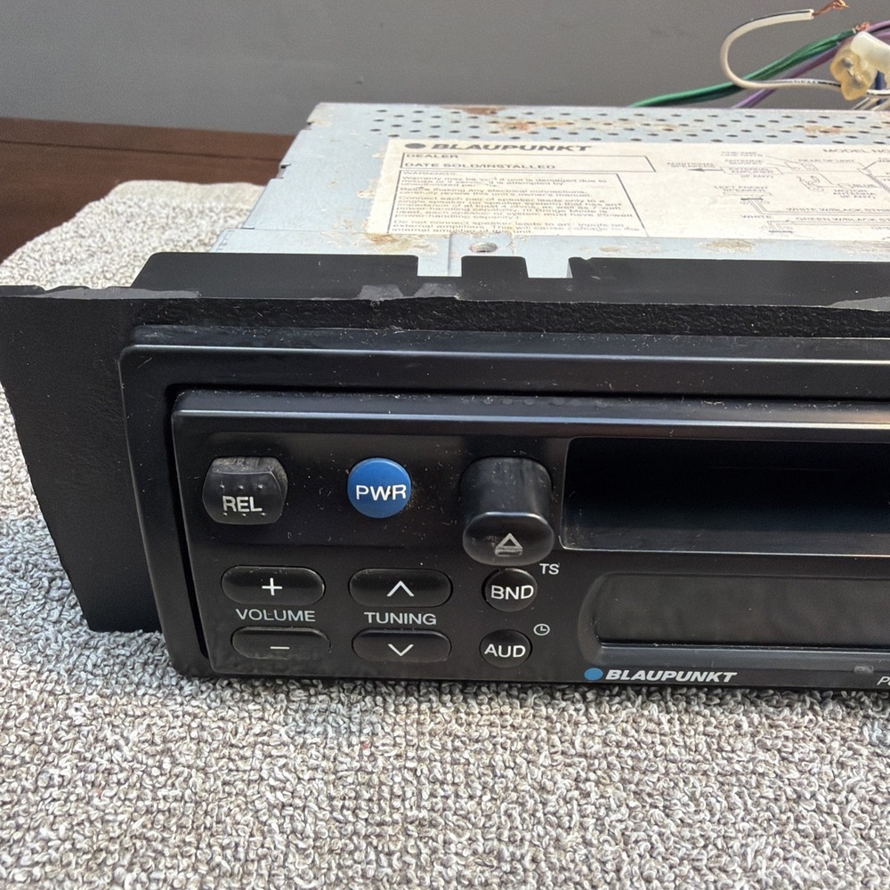 Blaupunkt Pueblo CR45 High-Power FM/AM/Cassette Receiver w/ Detachable Face - Picture 2 of 10